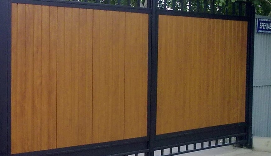 Распашные ворота в стиле Лофт под заказ в Минске